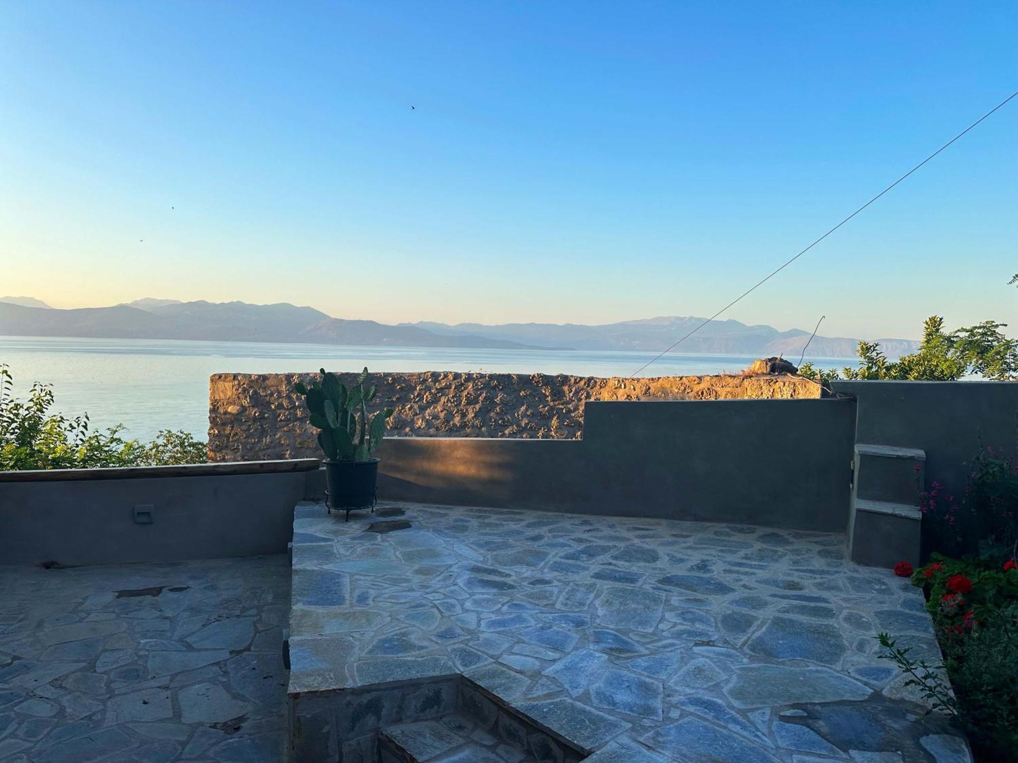 Apartamento Fteri Stone House In Platanos, Akrata Exterior foto
