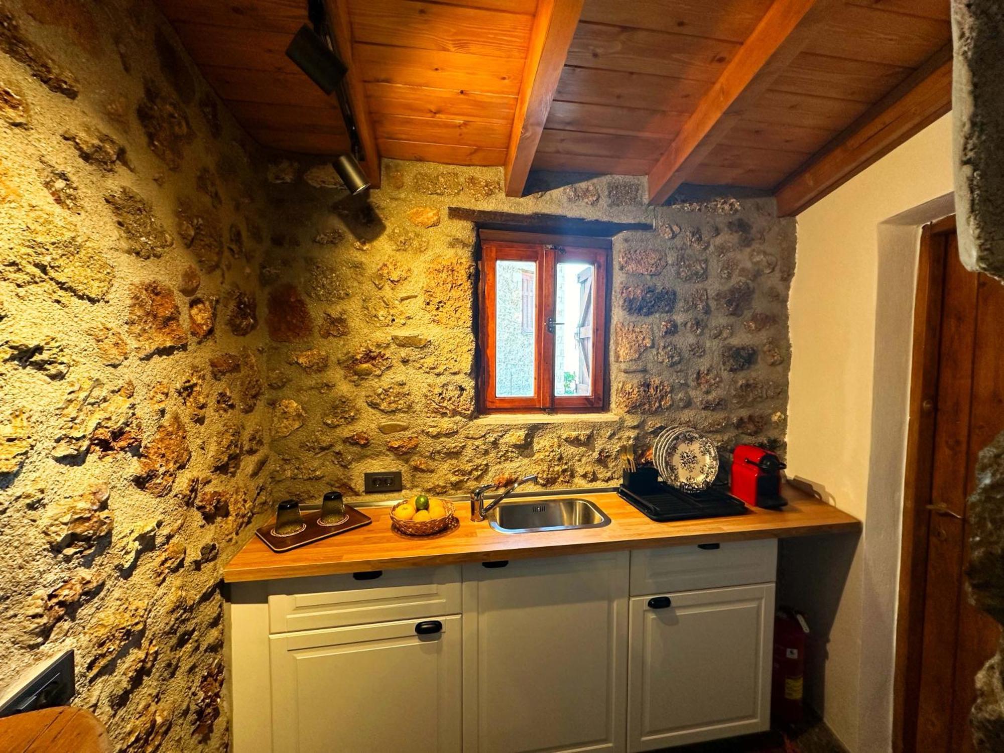 Apartamento Fteri Stone House In Platanos, Akrata Exterior foto