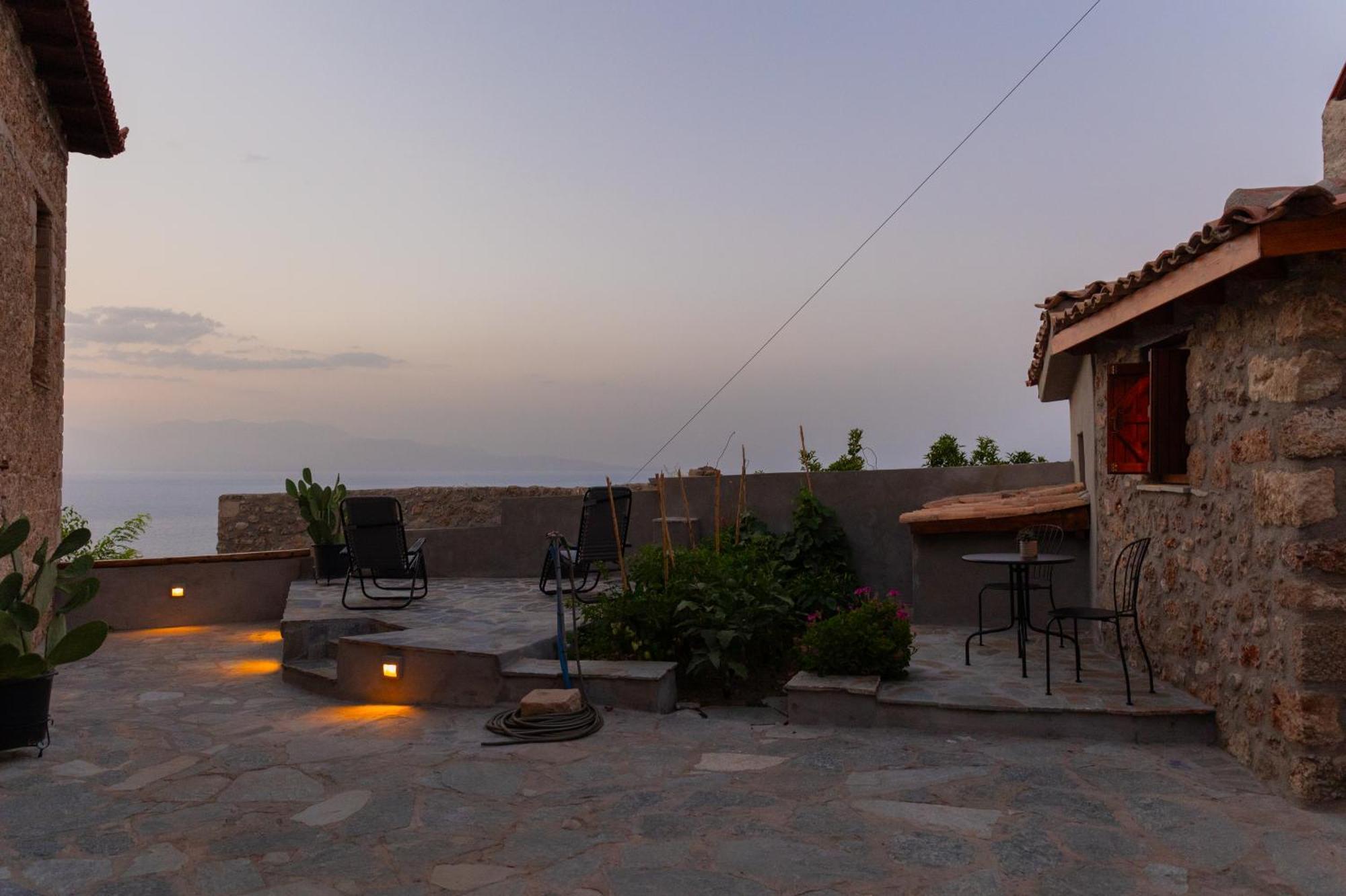 Apartamento Fteri Stone House In Platanos, Akrata Exterior foto