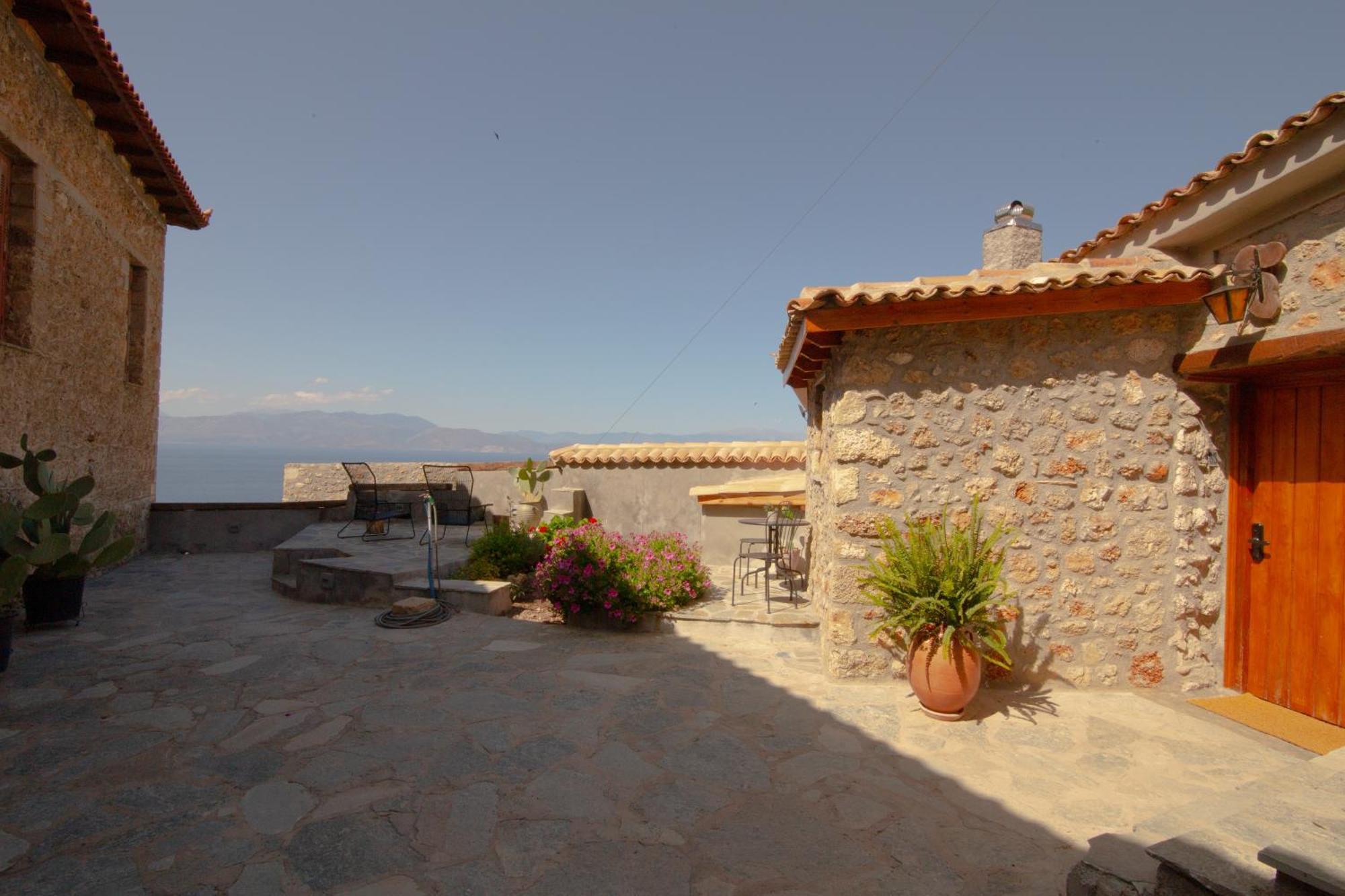 Apartamento Fteri Stone House In Platanos, Akrata Exterior foto